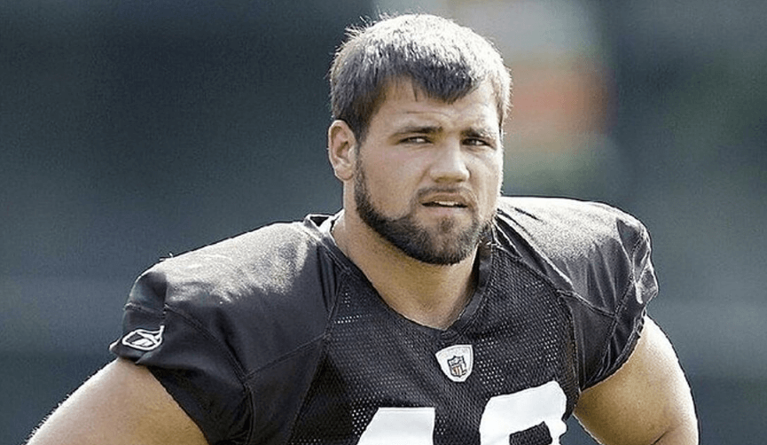 Peyton Hillis Net Worth